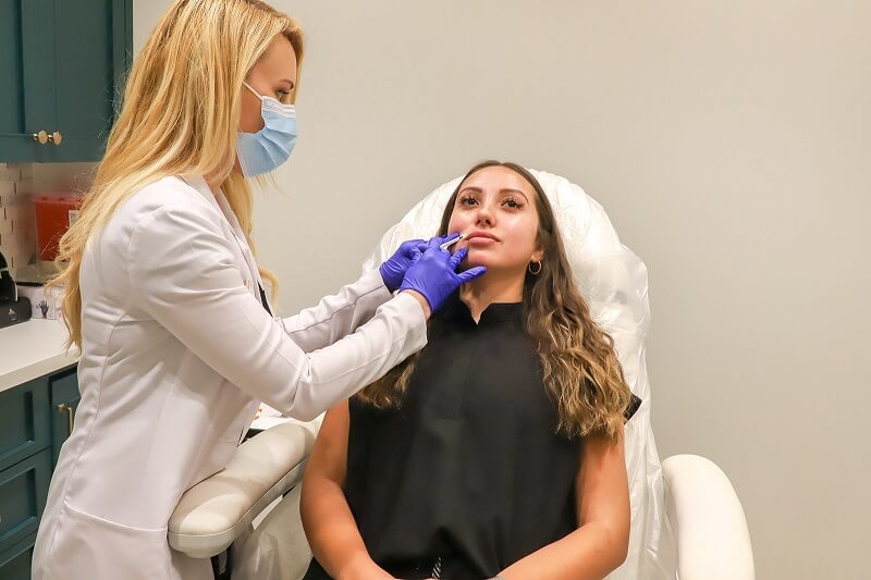 Radiesse vs. Juvederm: The differences between the two dermal fillers