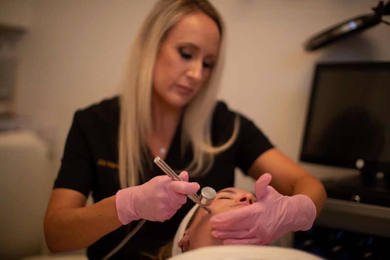 Oxygen facial treatment