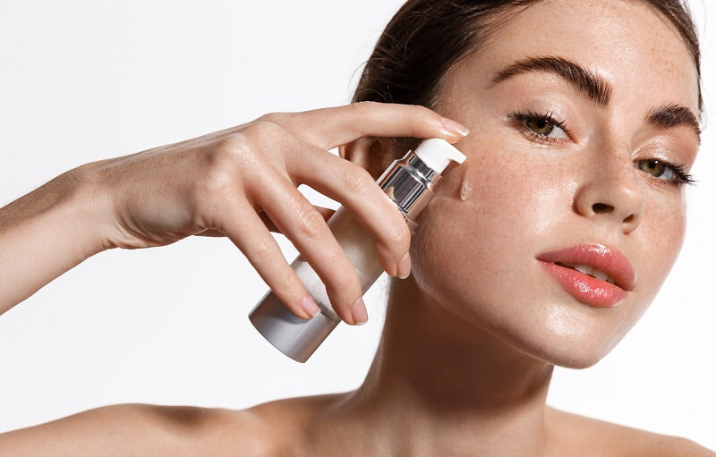 Using avocado oil to treat acne