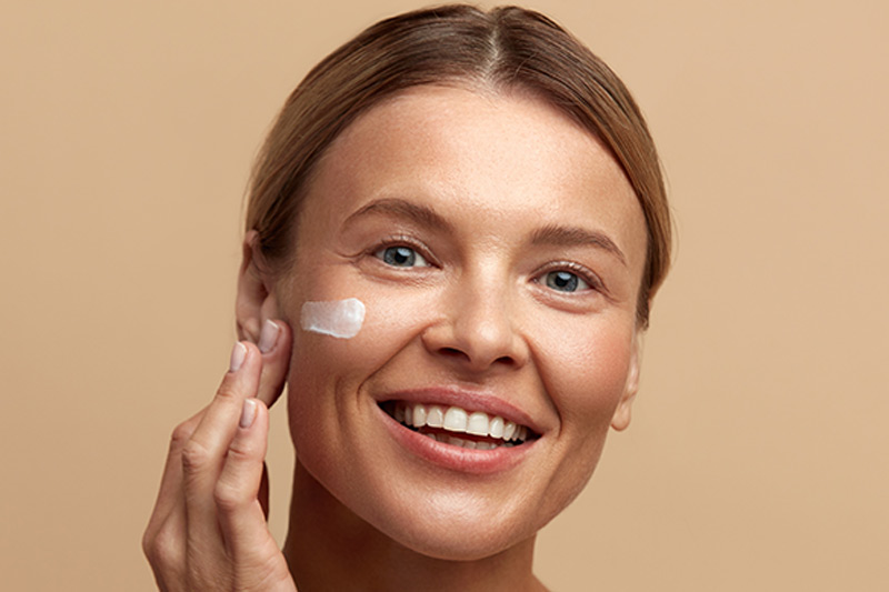 Retinol serum vs. cream - which one to choose?
